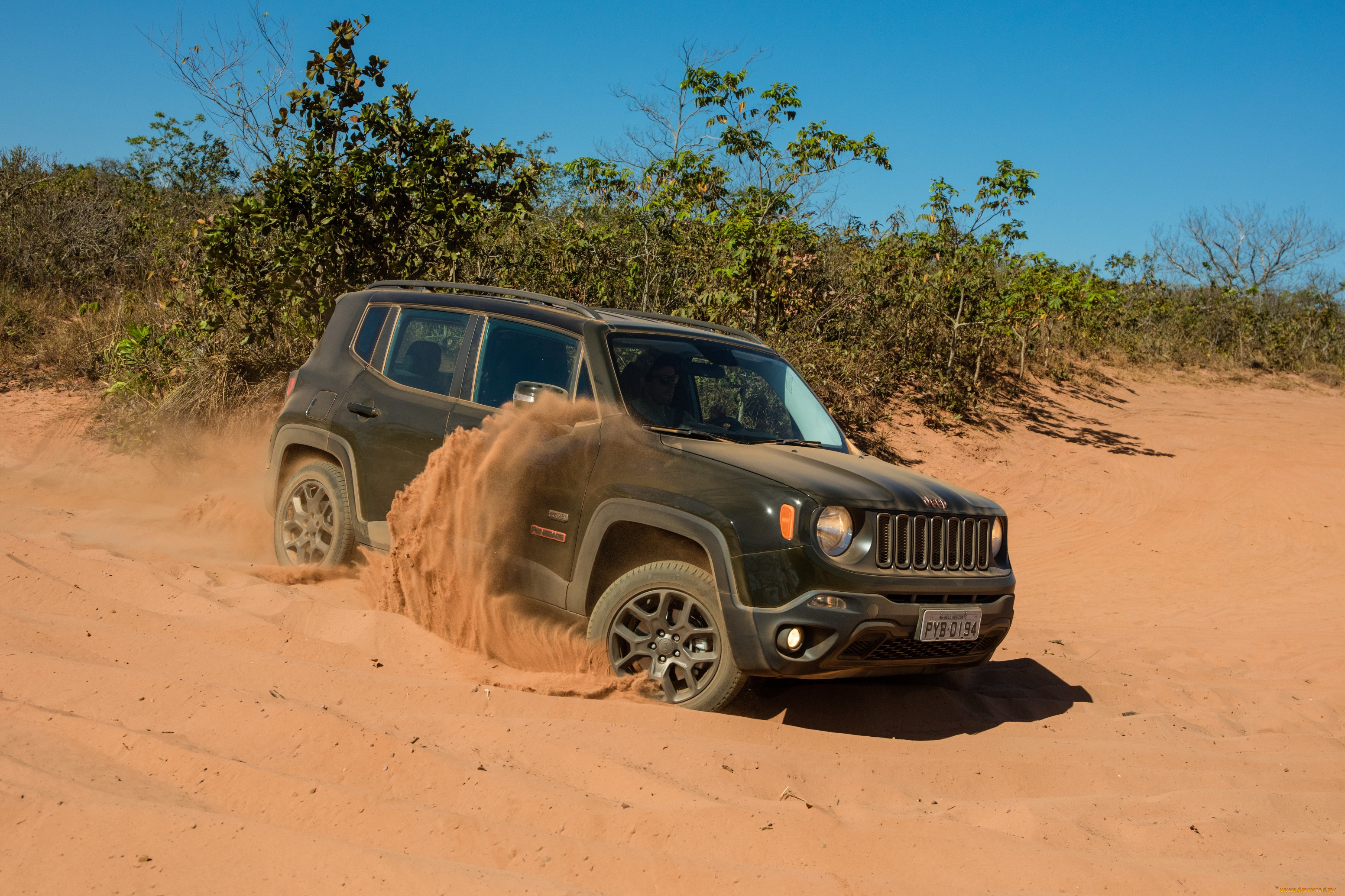 Смаел джипи джипи. Jeep Renegade 75th. Дюна Мориб Джипы с сумасшедшей мощностью. Сумасшедшие внедорожники следующего уровня. Обои на телефон джип Вранглер.